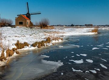 winterlandschap met molen van Corrie Ruijer