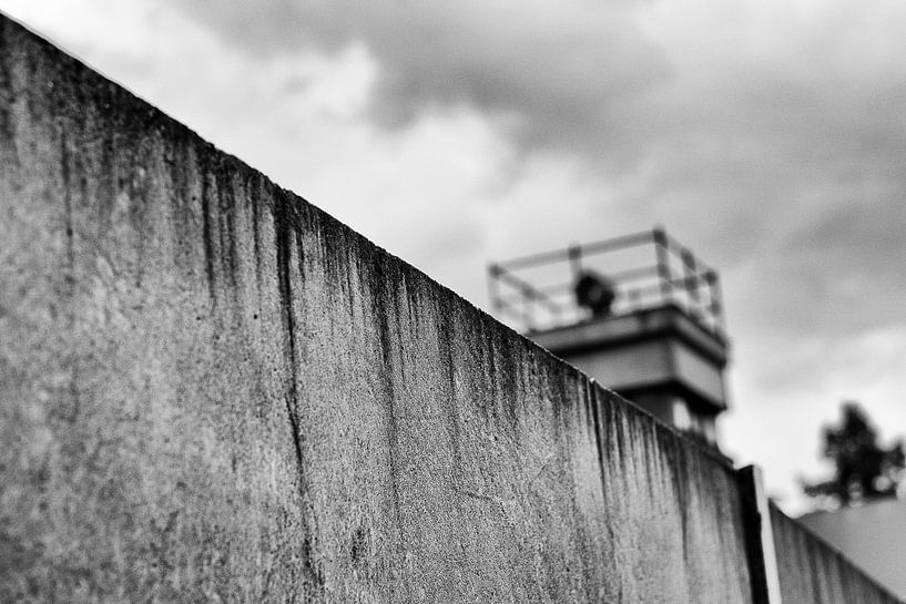 Berlijnse Muur met wachttoren van Frank Andree
