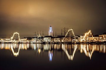 Kampen avondzicht op de skyline aan de IJssel