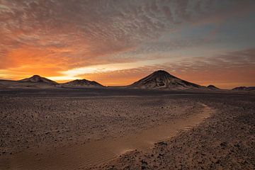 Zonsondergang in de Zwarte Woestijn