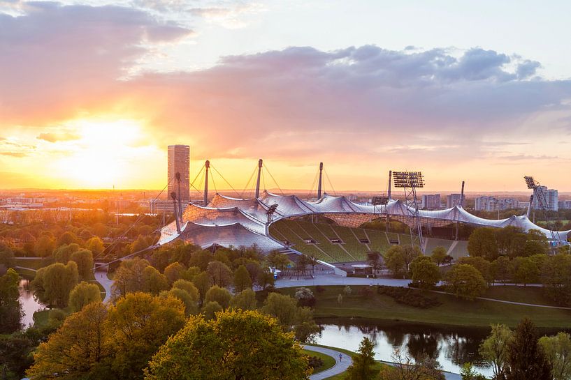 Olympiapark mit dem Olympiastadion in München von Werner Dieterich