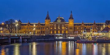 Amsterdam Centraal Station in de avond - 1 van Tux Photography