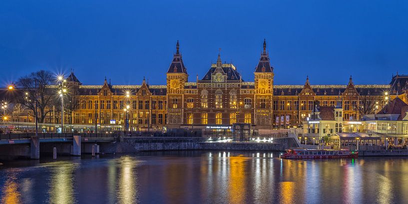 La gare centrale d'Amsterdam le soir - 1 par Tux Photography