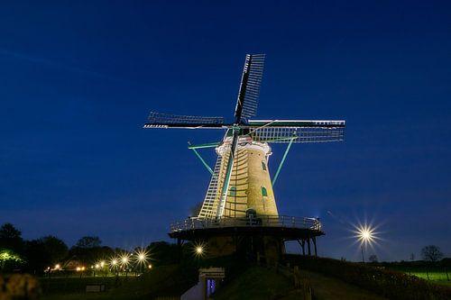 Korenmolen De Windhond Soest in het blauwe uurtje