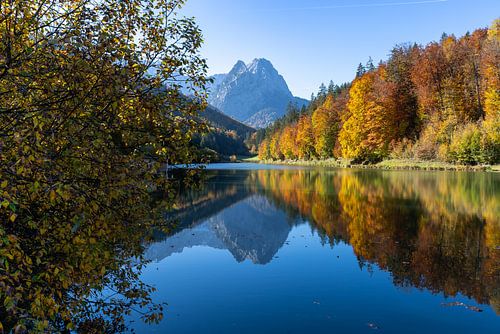 Colourful autumn day at Lake Riessersee, Garmisch-Partenkirchen - Kleurrijke herfstdag aan de Riessersee, Garmisch-Partenkirchen