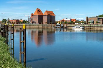 Granary and The Old Oilmill Alte �lm�hle at the harbour in Wittenberge, Brandenburg, Germany