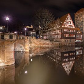 Vue de Maxbrücke meyt sur la Weinstadl et la Pegnitz au centre de Nuremberg en Allemagne sur Joost Adriaanse