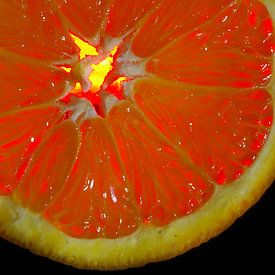 Sinaasappel met tegenlicht von Gilbert Gordijn