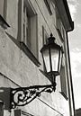 Lampe an der Fassade eines alten Hauses in der Altstadt von Prag von Heiko Kueverling Miniaturansicht