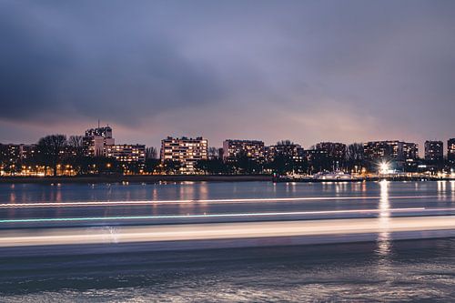 Sentiers légers sur l'Escaut avec vue sur la rive gauche, Anvers.