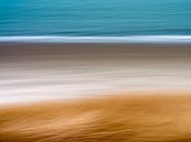 Een abstract van helmgras, strand en zee van Sander Grefte thumbnail