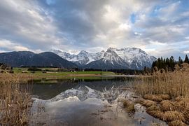 Spiegelung vom Karwendelgebirge von Teresa Bauer