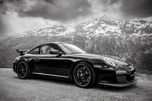 Porsche 911 GT3 Sportwagen in den Alpen