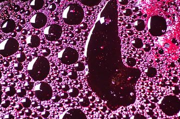 Purple bubbles by Niek Traas