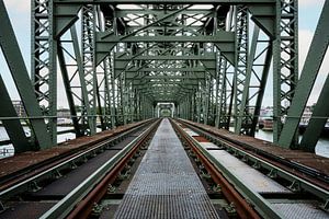 Ehemalige Eisenbahnbrücke "De Hef" in Rotterdam (Landschaftsfarbe) von Rick Van der Poorten