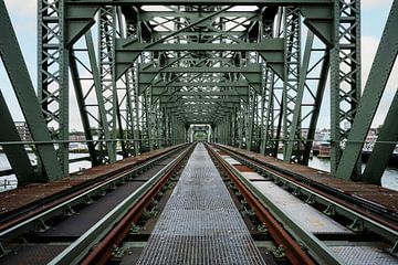 Voormalige spoorbrug 'De Hef' in Rotterdam (liggend kleur) van Rick Van der Poorten