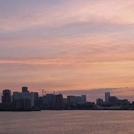 Skyline Rotterdam, Rotterdam, Nederland van themovingcloudsphotography