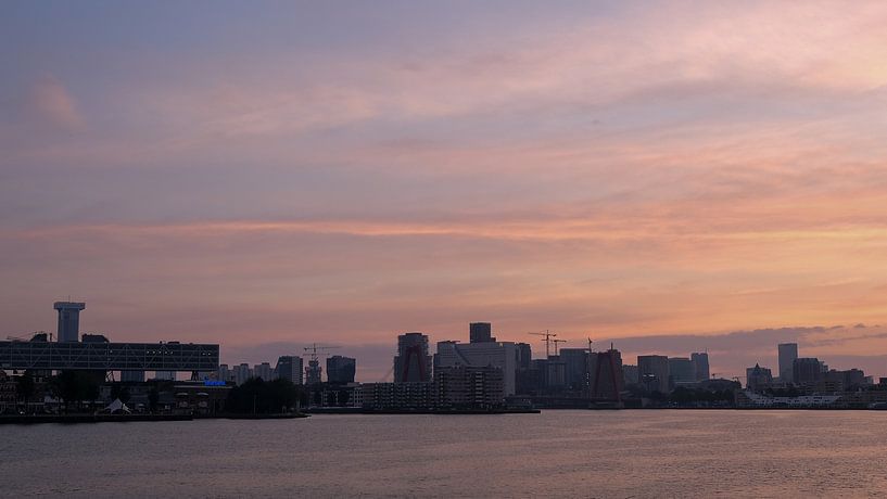 Skyline Rotterdam, Rotterdam, Nederland van themovingcloudsphotography