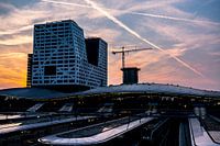 Utrecht Centraal en Stadskantoor bij Zonsondergang vanaf de Moreelse brug