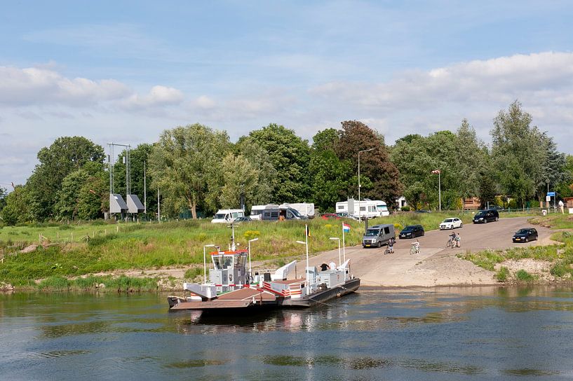 Ferry service - Berg - Meeswijk (B) by Richard Wareham