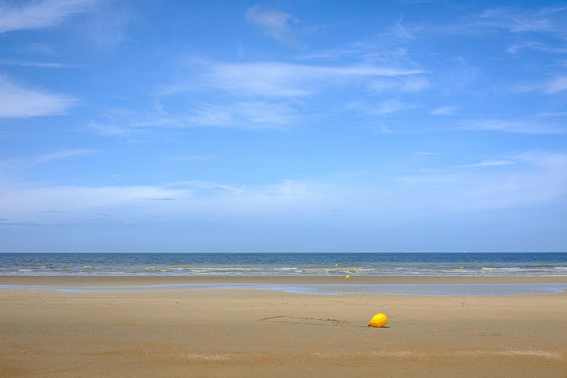 Boje am Strand von Johan Vanbockryck