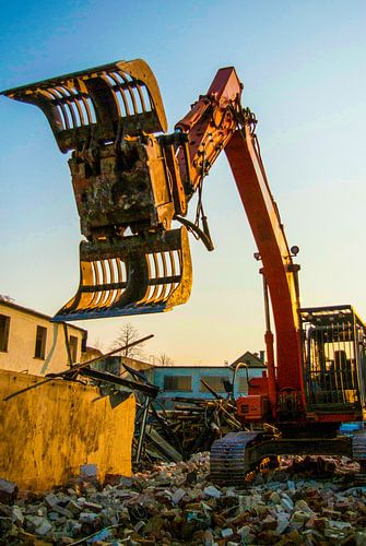 The Wrecking Excavator