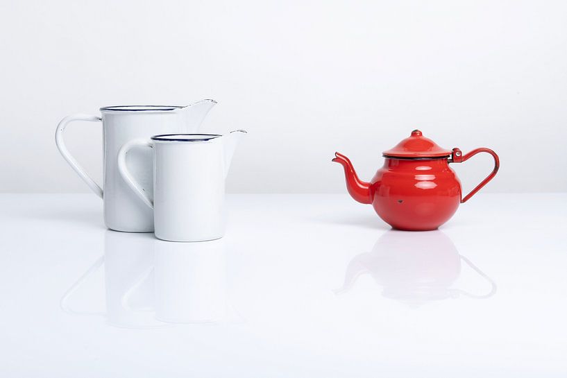 The red coffee pot by Elles Rijsdijk