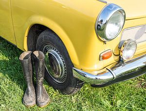 gelber Trabant 601 Oldtimer aus Ostdeutschland