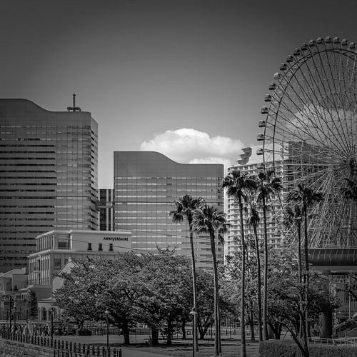 Yokohama skyline with Ferris Wheel | monochrome