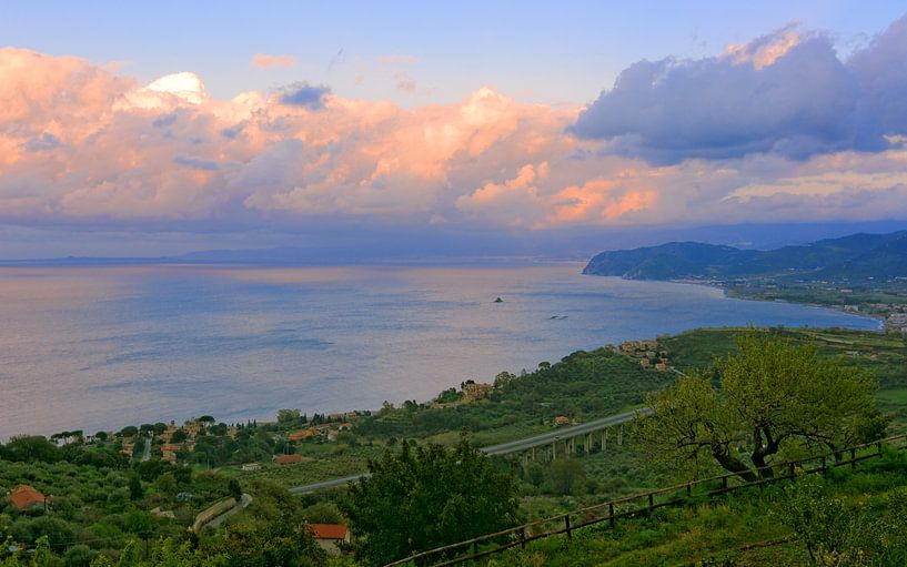 Zonsondergang aan de noordkust van Sicilië van Gisela Scheffbuch