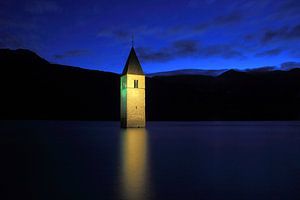 Kirchturm im Reschensee Südtirol