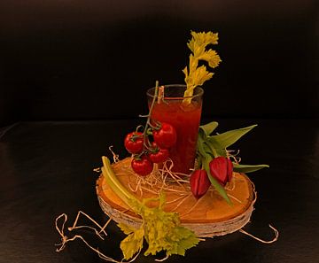 Tomato wodka cocktail met selderij en trostomaten van Babetts Bildergalerie