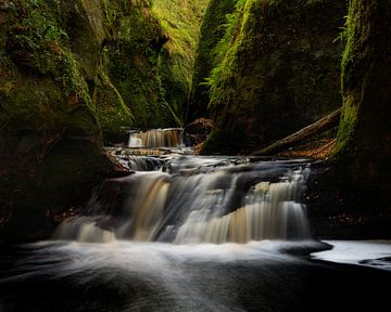 De mooie watervallen in Devil's Pulpit in Schotland van Jos Pannekoek