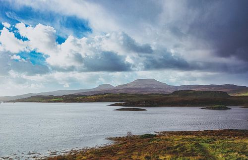 De prachtige, verlaten natuur van Schotland. Isle of Skye in Groot-Brittannië