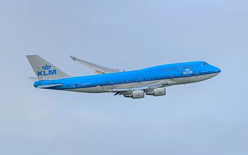 Opgestegen KLM Boeing 747-400 City of Hongkong. van Jaap van den Berg
