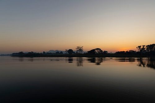 Zonsopkomst over de River Kwai