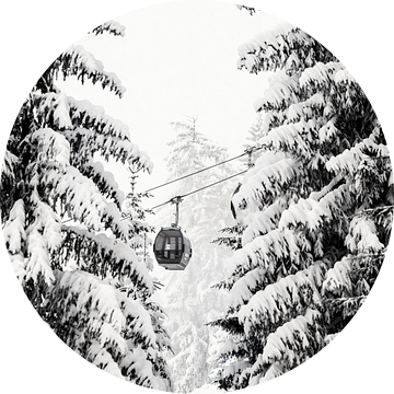 De gondel tussen besneeuwde bomen | Oostenrijk van Marika Huisman fotografie