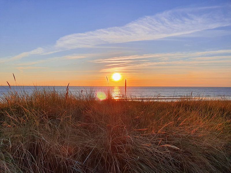 Sunset in the dunes by Saskia Veenstra