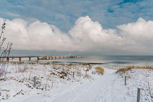 Strand Ostseebad Göhren mit Schnee