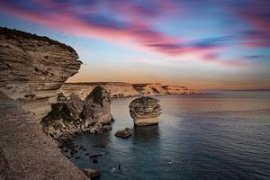 Sonnenuntergang an den Klippen von Bonifacio auf der französischen Insel Korsika von gaps photography