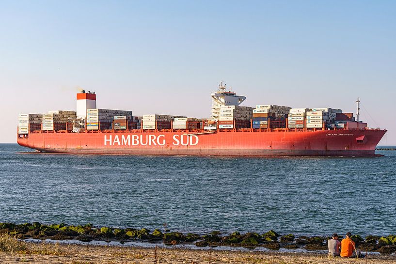 Containerschiff Cap San Artemissio, Hamburg Süd. von Jaap van den Berg