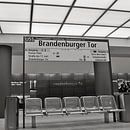Tube station Brandenburger Tor in Berlin van Silva Wischeropp thumbnail