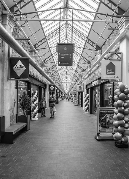 Oude gangpad van monumentale gerestaureerde  Aabe Fabriek  by Freddie de Roeck