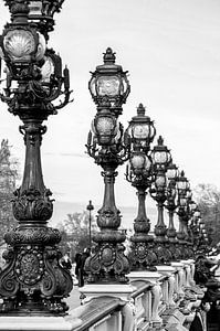 Pariser Straßenlaternen Pont Alexandre III Schwarz und Weiß