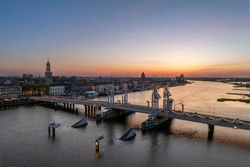 Vue aérienne du coucher de soleil printanier de Kampen
