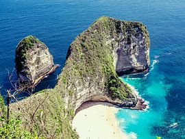 kelingking beach. by Fara Lageweg