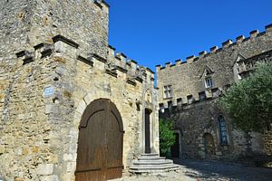 Gepflasterte Gassen und historisches Erbe in Aiguèze