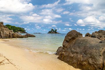 Strand anse royale op het Seychellen eiland Mahé van Reiner Conrad