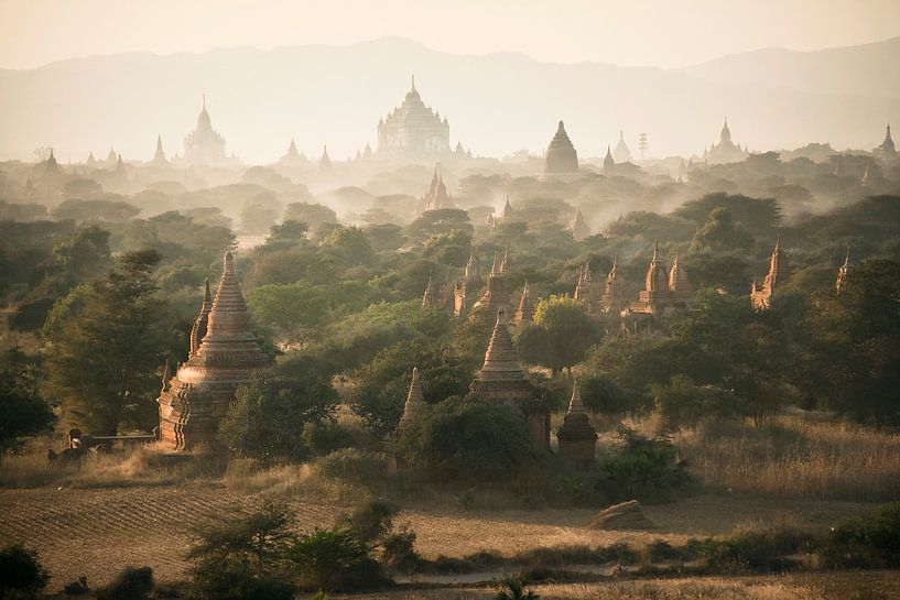 golden hour temples of Bagan van Rene Mens