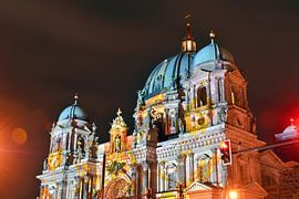 Nächtliche Beleuchtung am Berliner Dom in Ostberlin von Silva Wischeropp